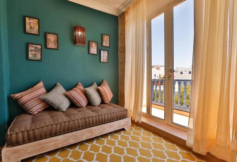 مجموعه ویستا شهر, Mama Souiri