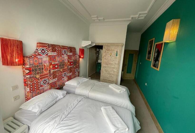 اتاق سوپریور با چشمانداز شهر, Mama Souiri