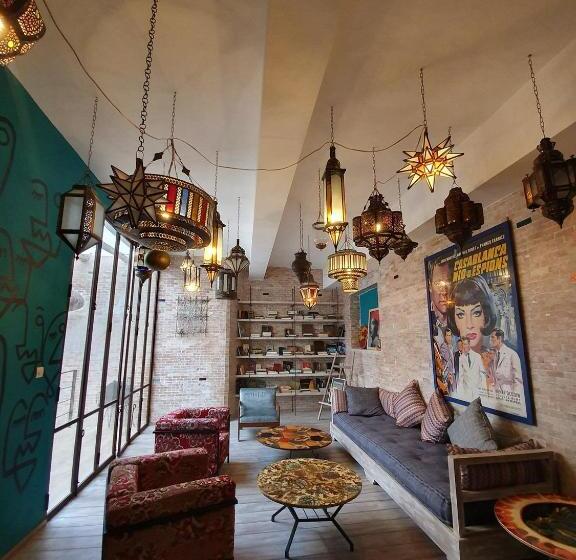 اتاق استاندارد, Mama Souiri