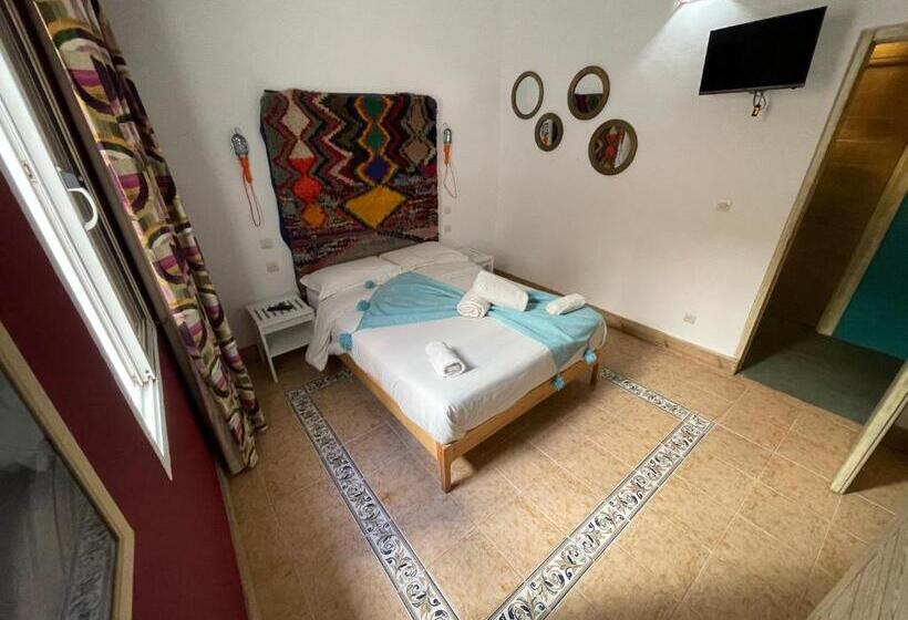 اتاق استاندارد, Mama Souiri