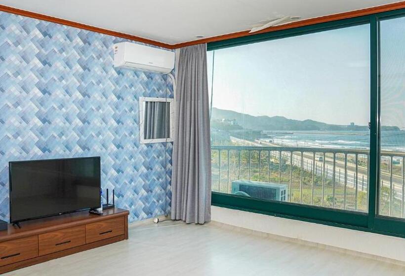 Quarto Familiar Superior, Mangsang Beach Pension