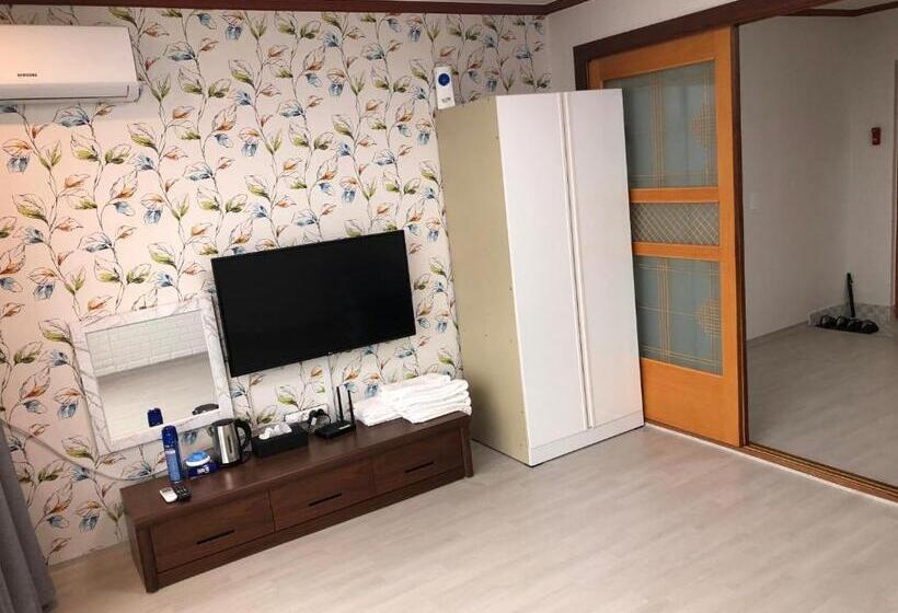 Quarto Familiar Superior, Mangsang Beach Pension