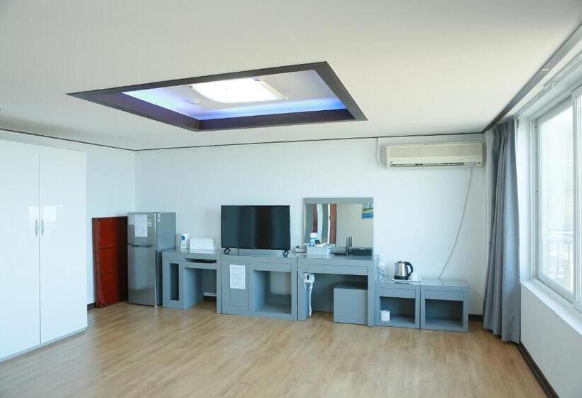 Family Suite, Mangsang Beach Pension