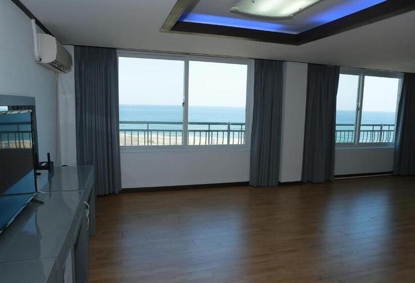 Suite Familiar, Mangsang Beach Pension