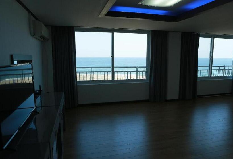 Family Suite, Mangsang Beach Pension