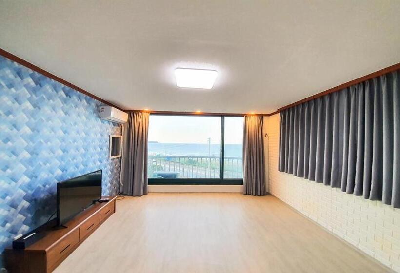 Семейный Номер Вид на Море, Mangsang Beach Pension