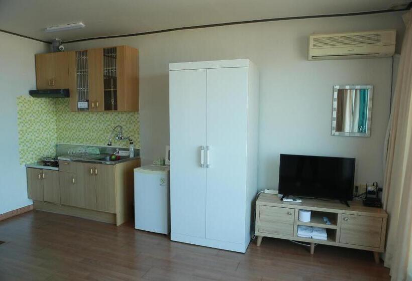 Quarto Familiar Vista Mar Lateral, Mangsang Beach Pension