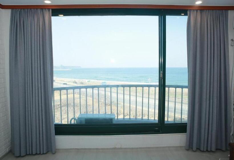 Quarto Familiar Superior, Mangsang Beach Pension