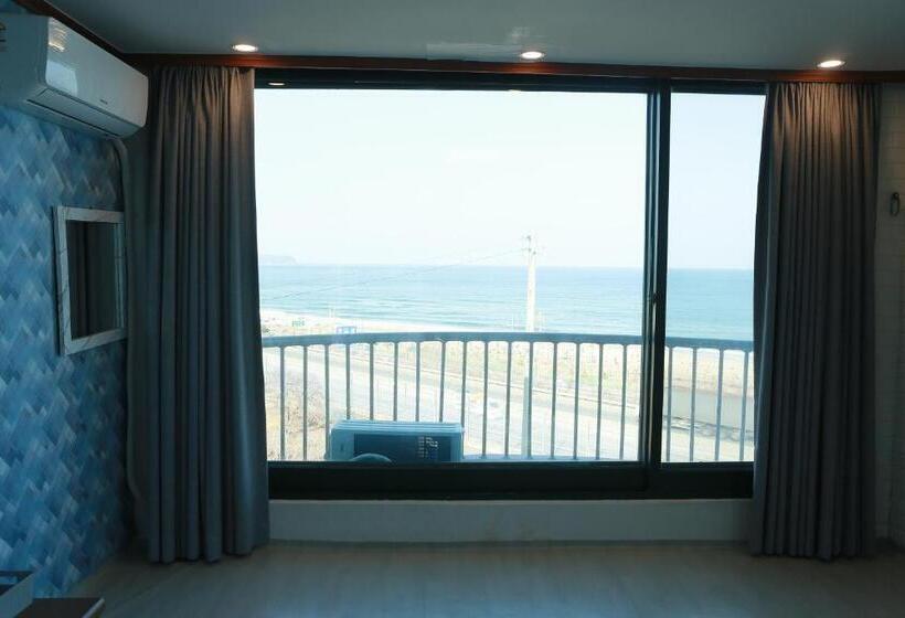 Quarto Familiar Superior, Mangsang Beach Pension