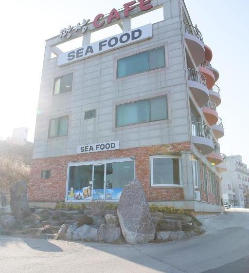 Quarto Familiar Superior, Mangsang Beach Pension