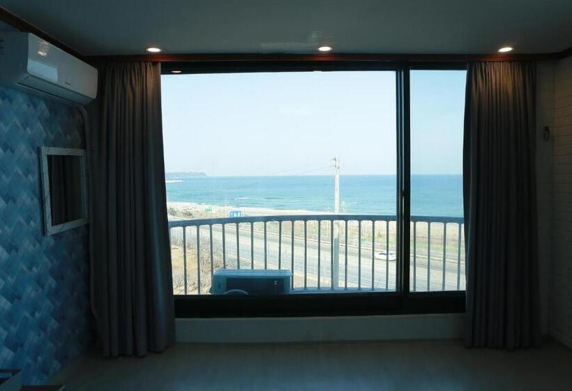 Семейный Номер Вид на Море, Mangsang Beach Pension