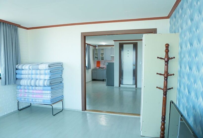 Family Suite, Mangsang Beach Pension