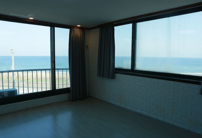 Family Suite, Mangsang Beach Pension