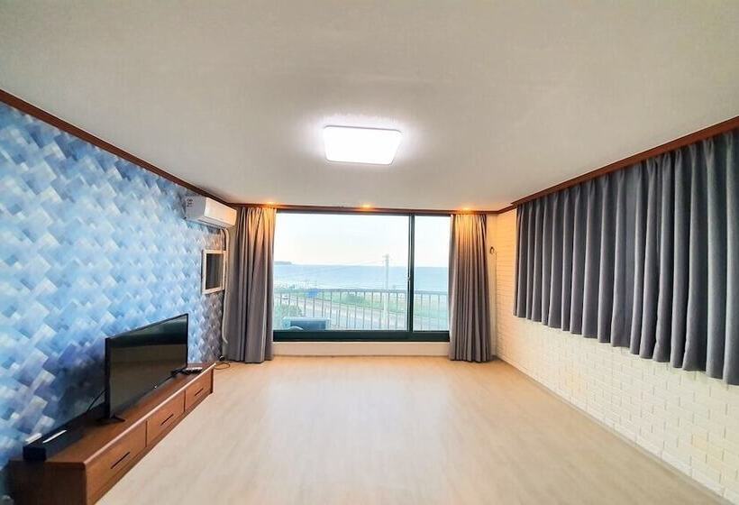 Suite Familiar, Mangsang Beach Pension