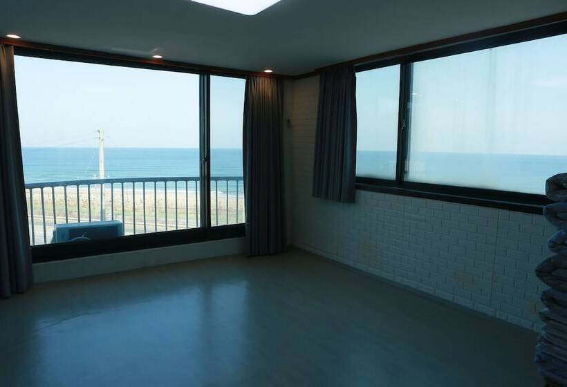 Suite Familiar, Mangsang Beach Pension