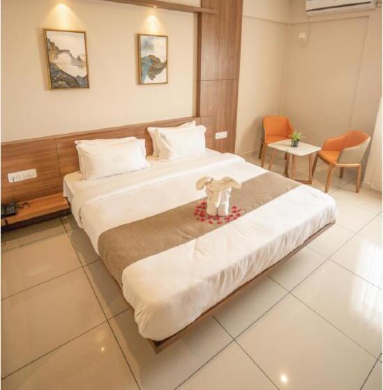 Deluxe-huone, Samasth Palatial