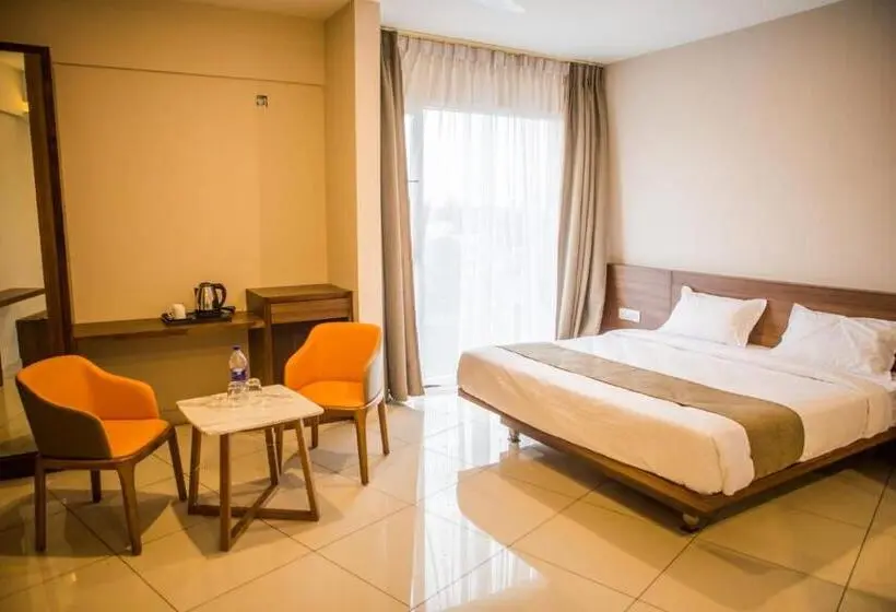 Deluxe Room with Balcony, Samasth Palatial