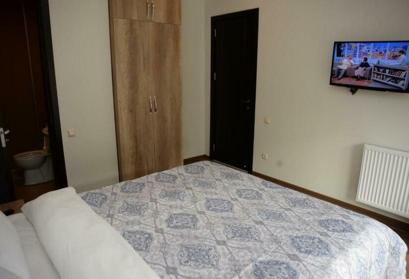 اتاق لوکس, Batum