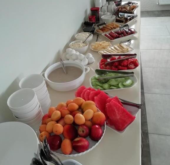 اتاق لوکس, Batum