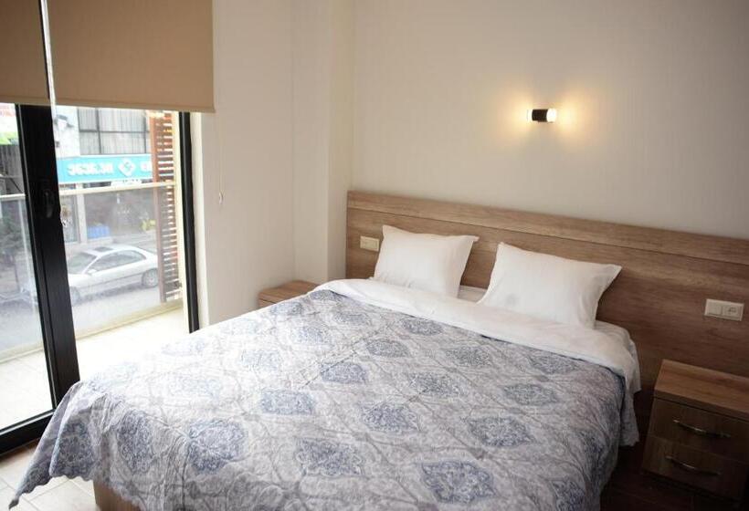 اتاق لوکس, Batum