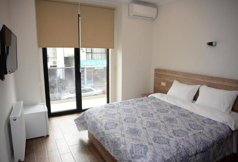 اتاق لوکس, Batum