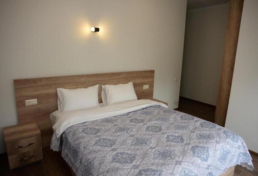 اتاق لوکس, Batum