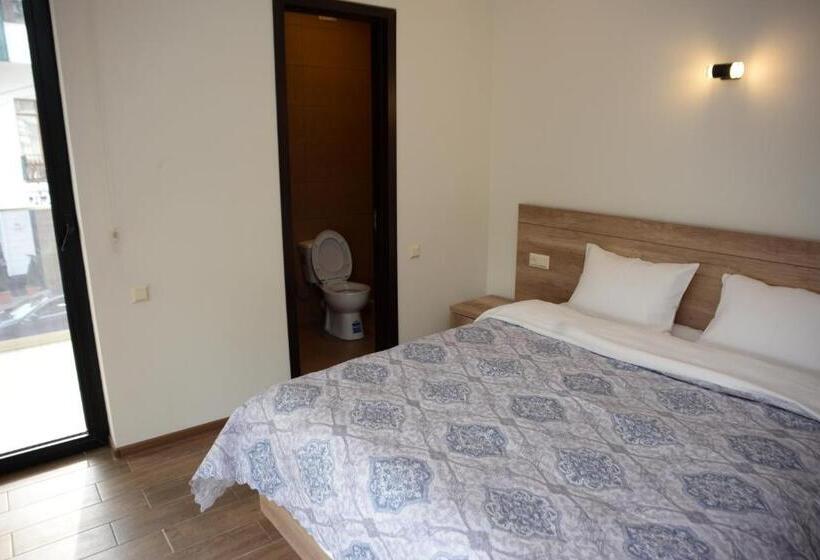 اتاق لوکس, Batum