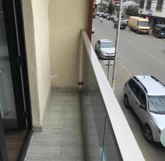 اتاق لوکس, Batum