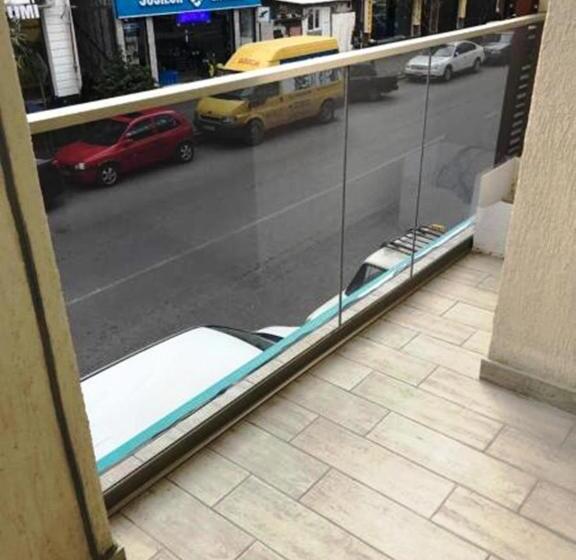 اتاق لوکس, Batum