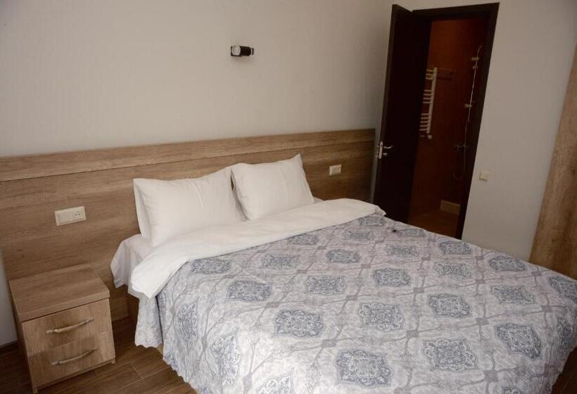 اتاق لوکس, Batum