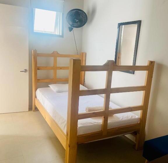 اتاق استاندارد یک نفره, Oasis Cali Hostel