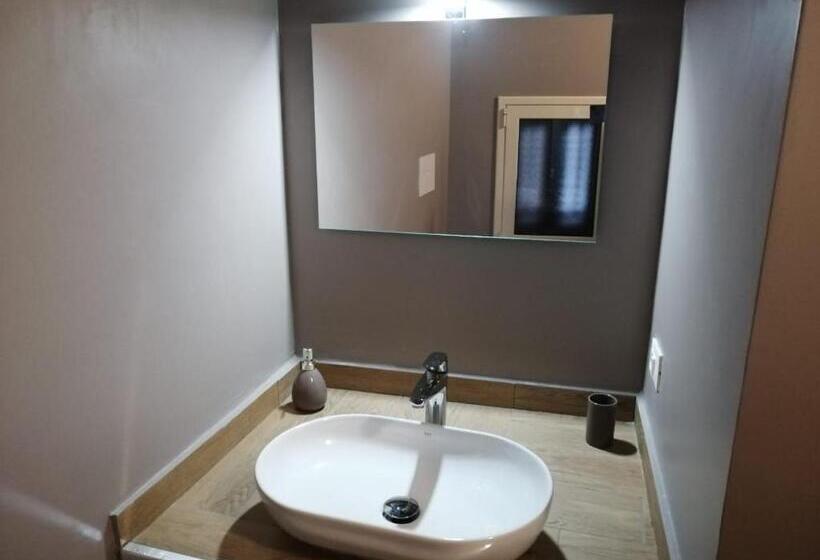 标准间带阳台, Opera Boutique Rooms