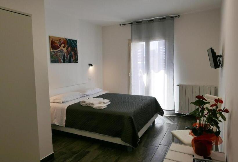 小型套房, Opera Boutique Rooms