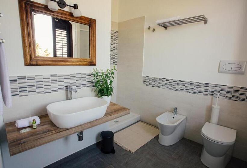 חדר קומפורט לשלושה, Pagghiara B&b