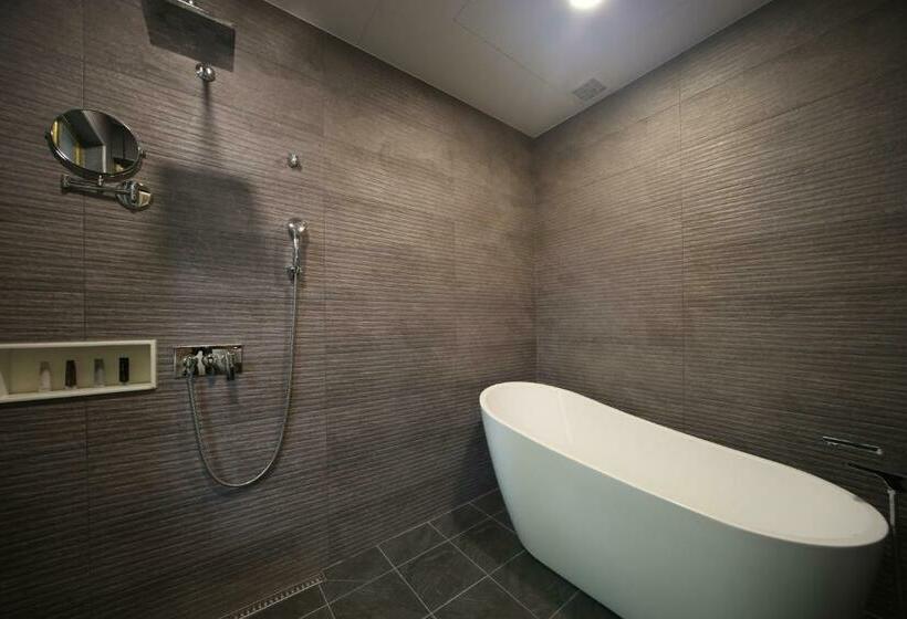 اتاق لوکس, Bestie