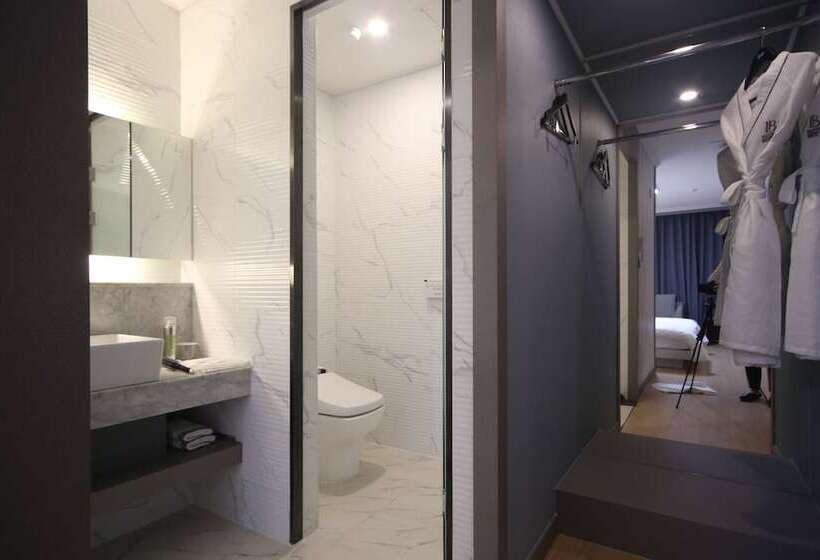 اتاق استاندارد, Bestie