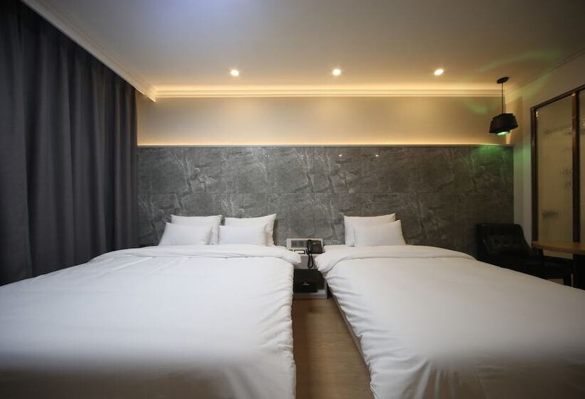 اتاق لوکس, Bestie