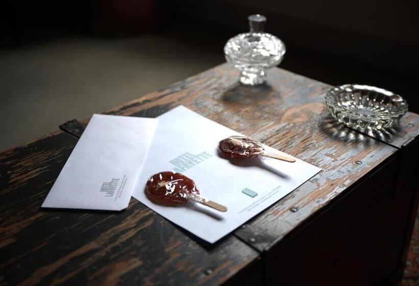 Люкс Superior, Boutique Lafayette Tijuana