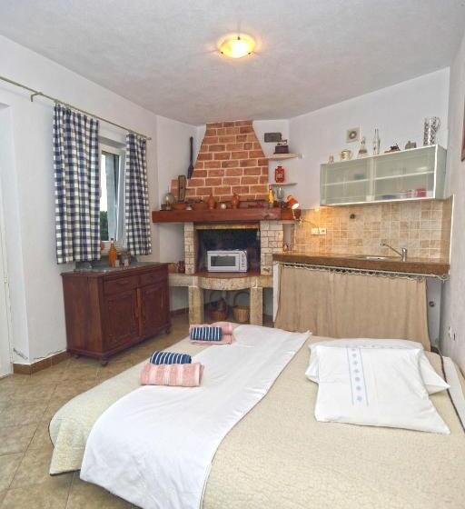 キングサイドベッドのスタンダードワンルーム, Apartments Boćin Rosso