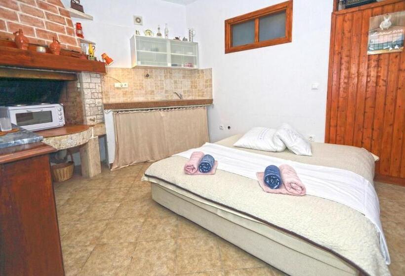 キングサイドベッドのスタンダードワンルーム, Apartments Boćin Rosso