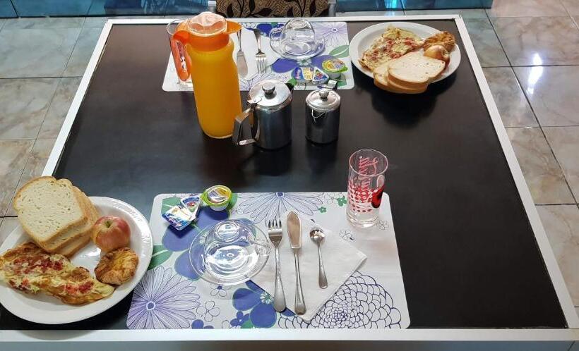 اتاق استاندارد سه تخته با بالکن, Mountview Tourist Residence