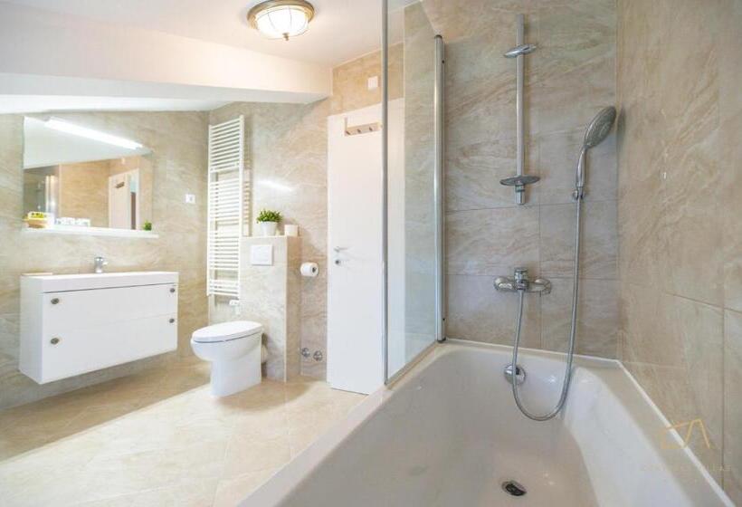 דירה בת חדר שינה 1 עם מרפסת, Luxury Apartments Villa Luce