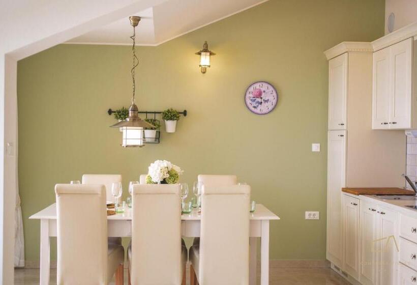 דירה בת חדר שינה 1 עם מרפסת, Luxury Apartments Villa Luce