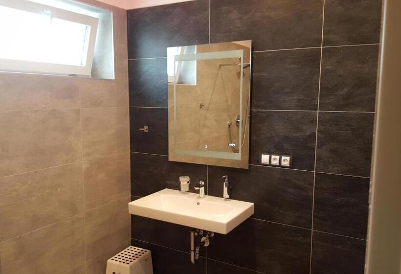 スタンダードスタジオ, Villa Kiwi