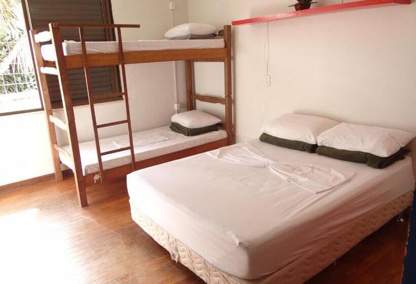 스탠다드 4인용 룸 공용 욕실, Da Orla Pampulha Hostel
