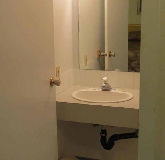 Quarto standard, Lazy J Motel