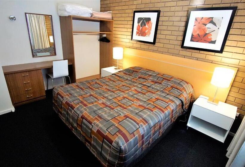 Семейные Апартаменты 3 Спальни, Parkview Motor Inn And Apartments