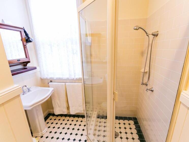 اتاق لوکس با تخت بزرگ, Riversleigh House