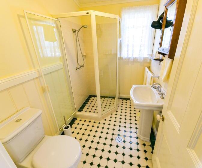 اتاق لوکس, Riversleigh House