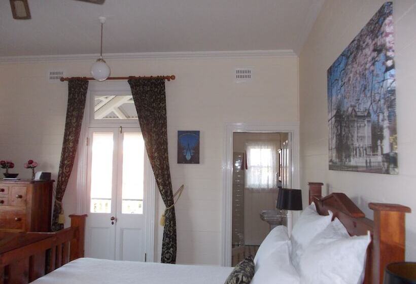 اتاق لوکس, Riversleigh House